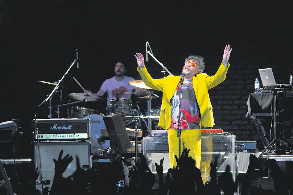 Durante 2019, Páez probó con salir fuera de su circuito tradicional de actuaciones.