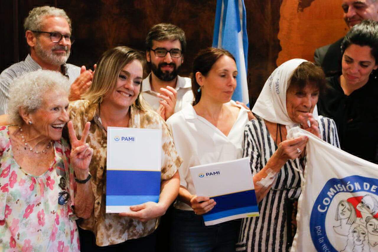 Lita Boitano, María José Luján, María Victoria Ventura, Taty Almeida y Luana Volnovich, en el acto realizado en el PAMI hace diez días.