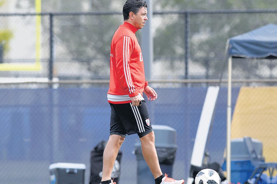 “Ellos tienen que estar pensando en el partido del domingo”, dijo Gallardo sobre sus futbolistas.