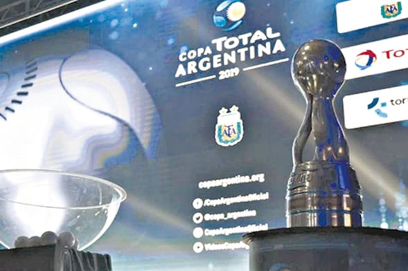 El último superclásico, en el Bernabéu. River ganó 3-1 y se llevó la Copa.