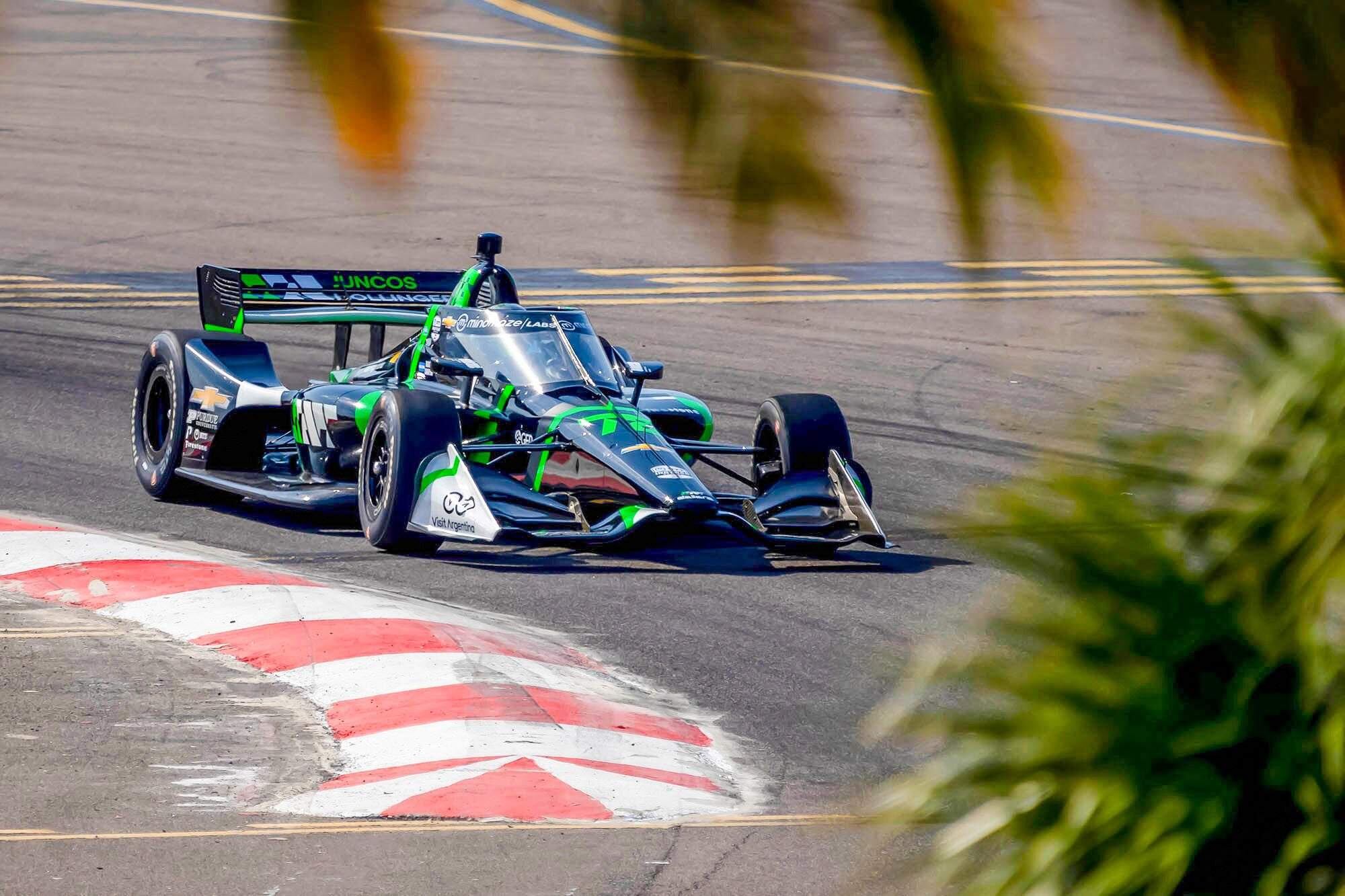 Canapino girando por primera vez en una clasificación de IndyCar Series