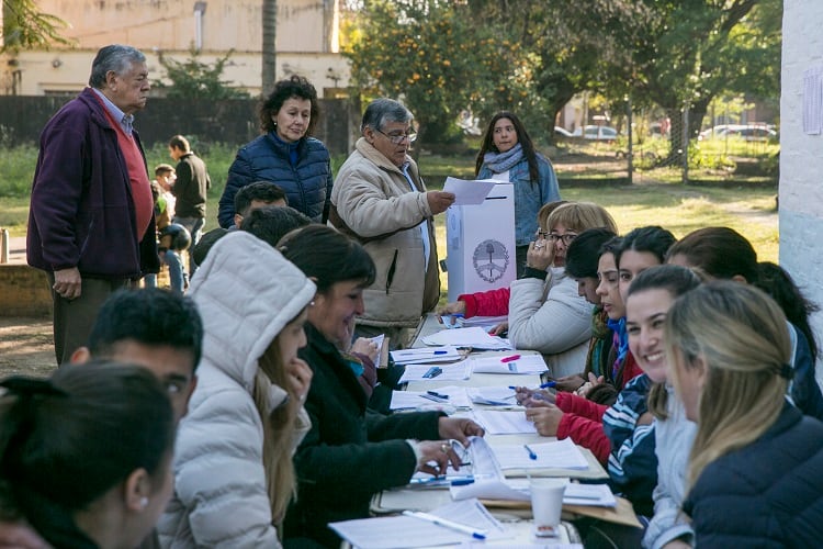 Los argentinos concurrirán a las urnas en agosto y luego en octubre; y tal vez en noviembre para un ballotage. 