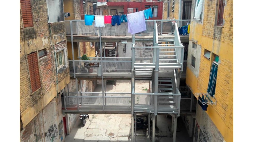 Si bien en un primer momento la causa se inició como "averiguación de causales de muerte", tras el análisis de las pruebas y los testimonios de familiares de la víctima, se recaratuló como "homicidio agravado por el vínculo".