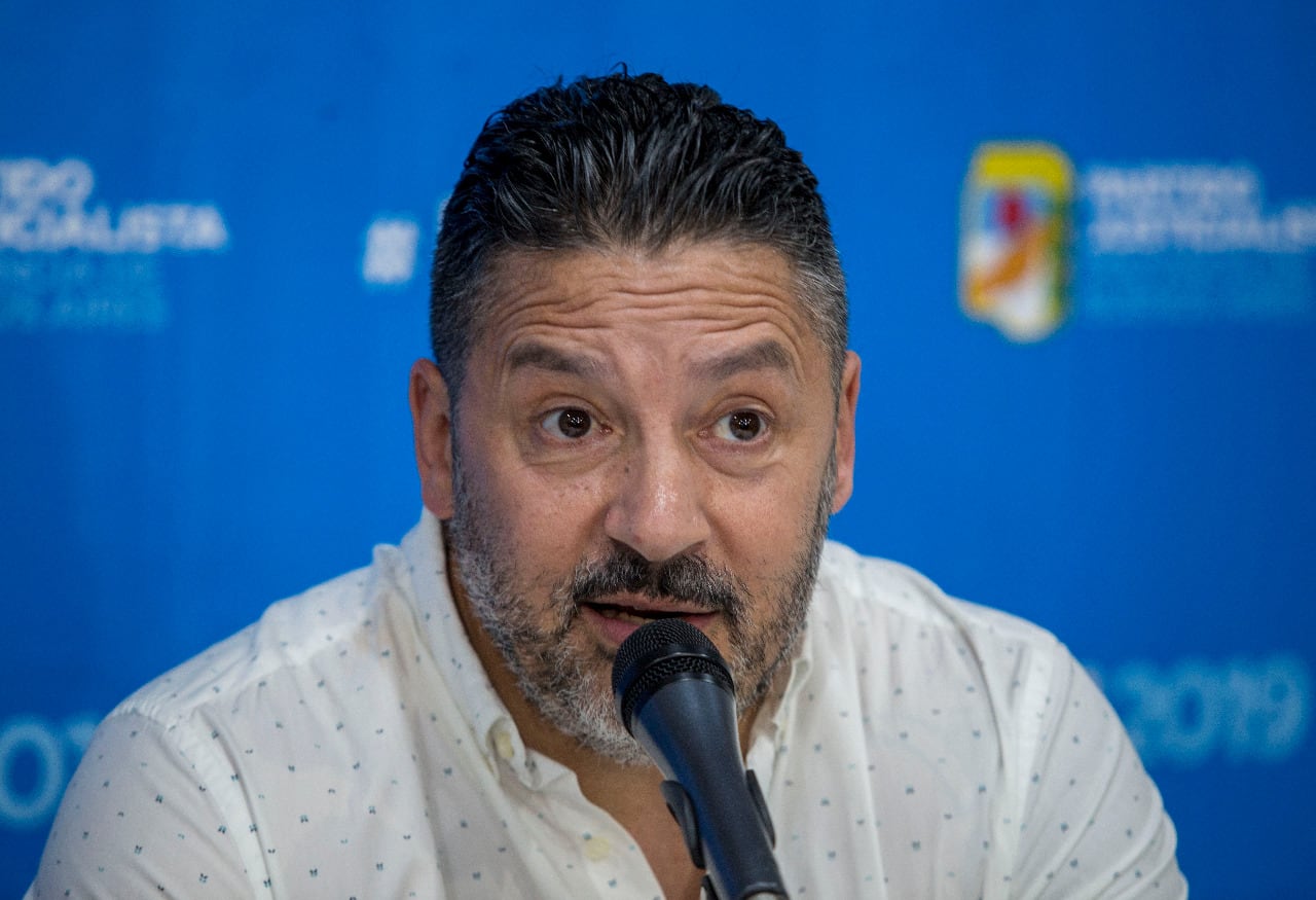"Me acaban de informar que soy covid-19 positivo", anunció en su cuenta de Twitter Gustavo Menéndez, jefe distrital de Merlo.
