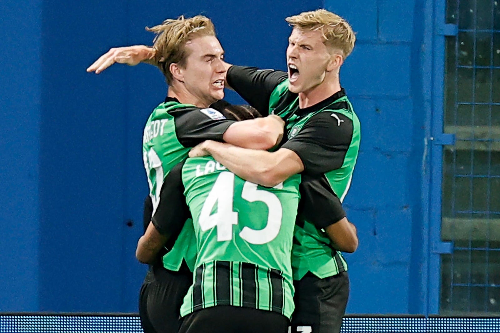 Armand Lauriente anotó el gol del triunfo del Sassuolo, que lucha por mantenerse