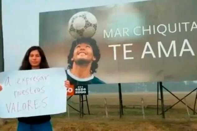 "Mar chiquita te ama". El Pro quiso apropiarse del homenaje de la localidad bonaerense al mejor jugador de la historia.