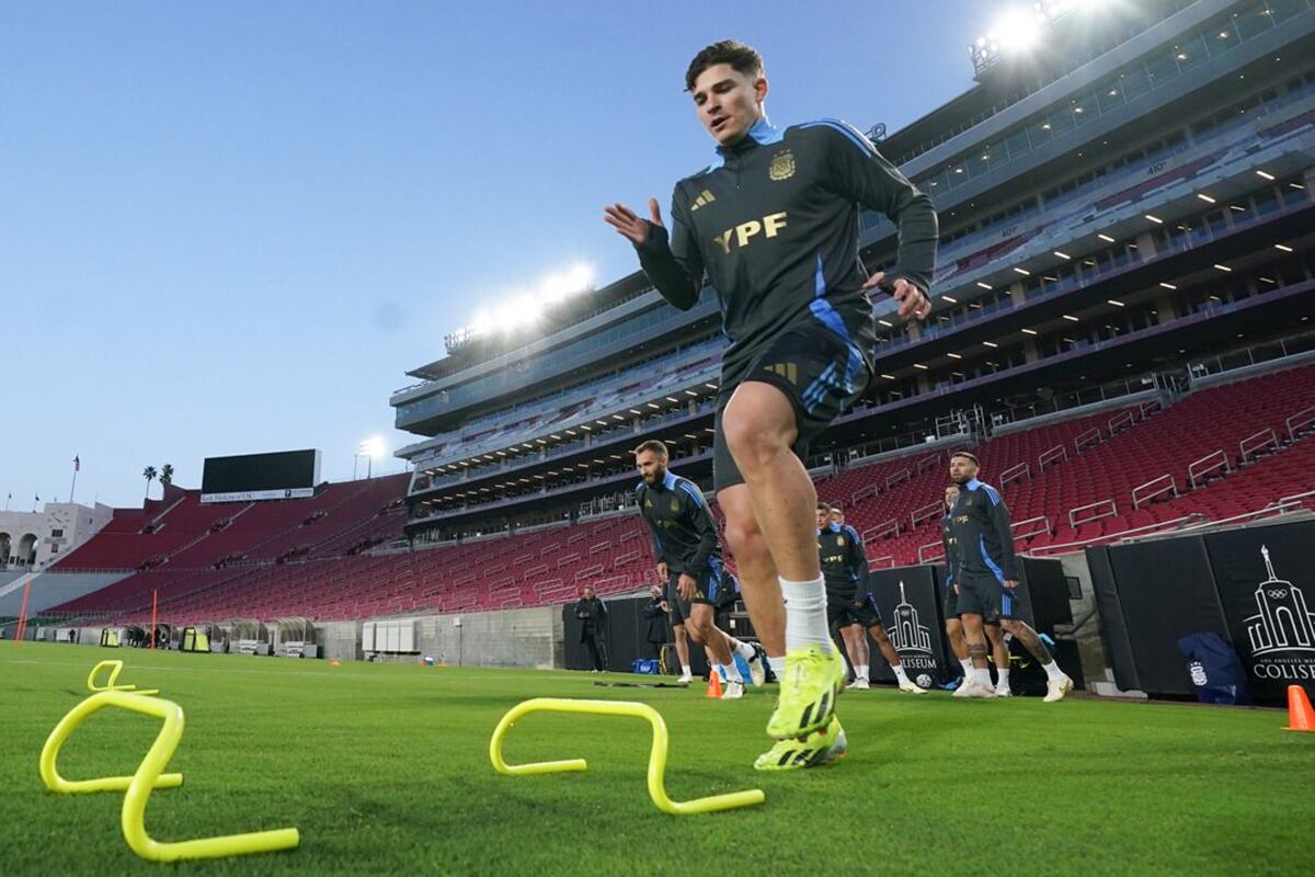 Julián Álvarez podría ser titular contra Costa Rica.
