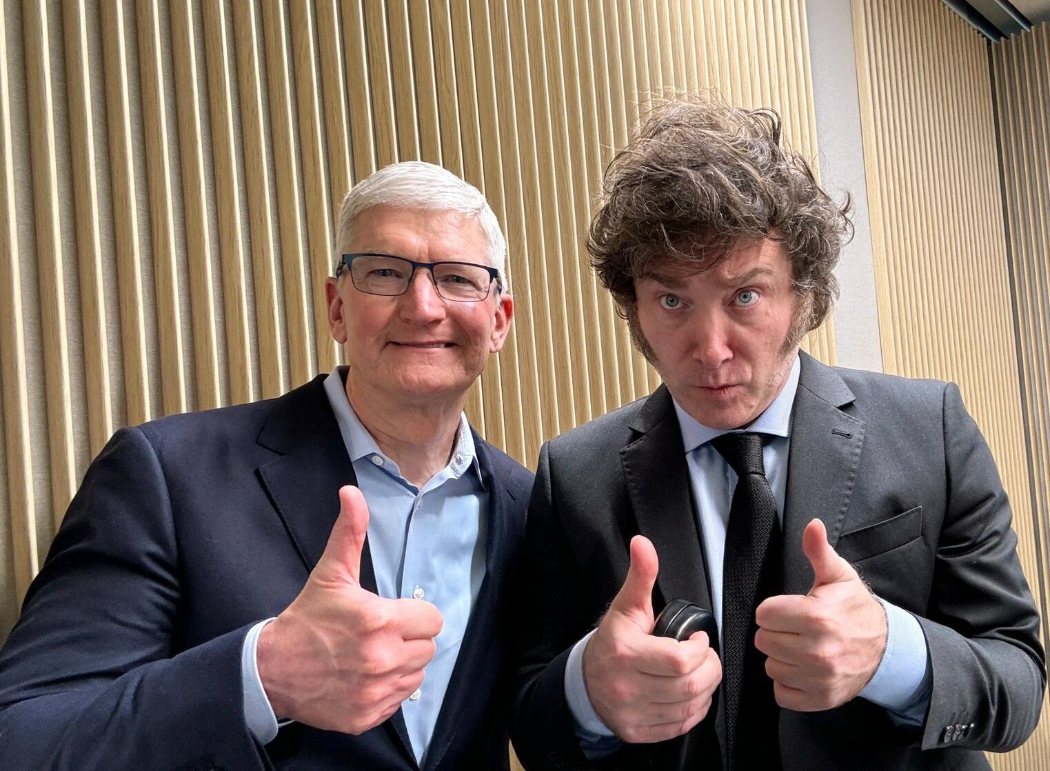 Javier Milei junto a Tim Cook, de Apple.