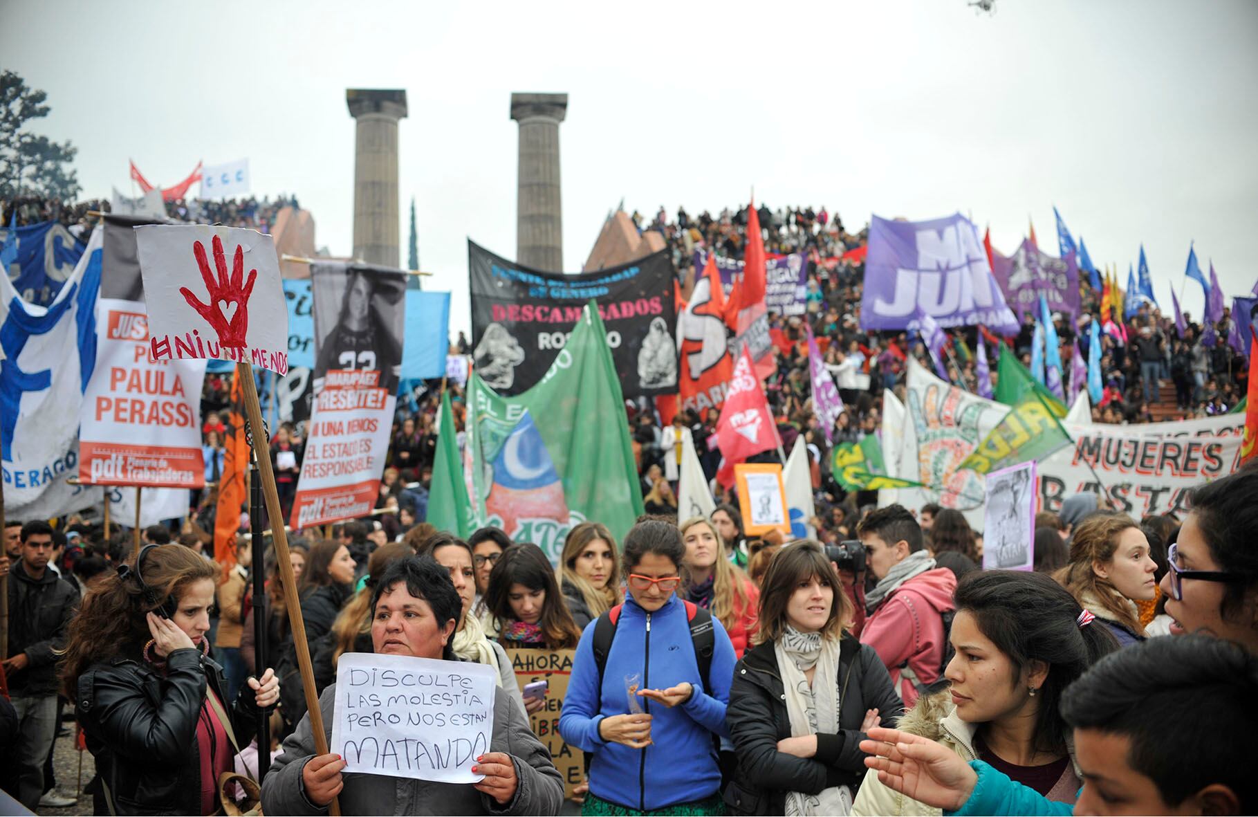 "Marchamos porque ninguno de los derechos ganados cayó de arriba", dijeron los manifestantes.