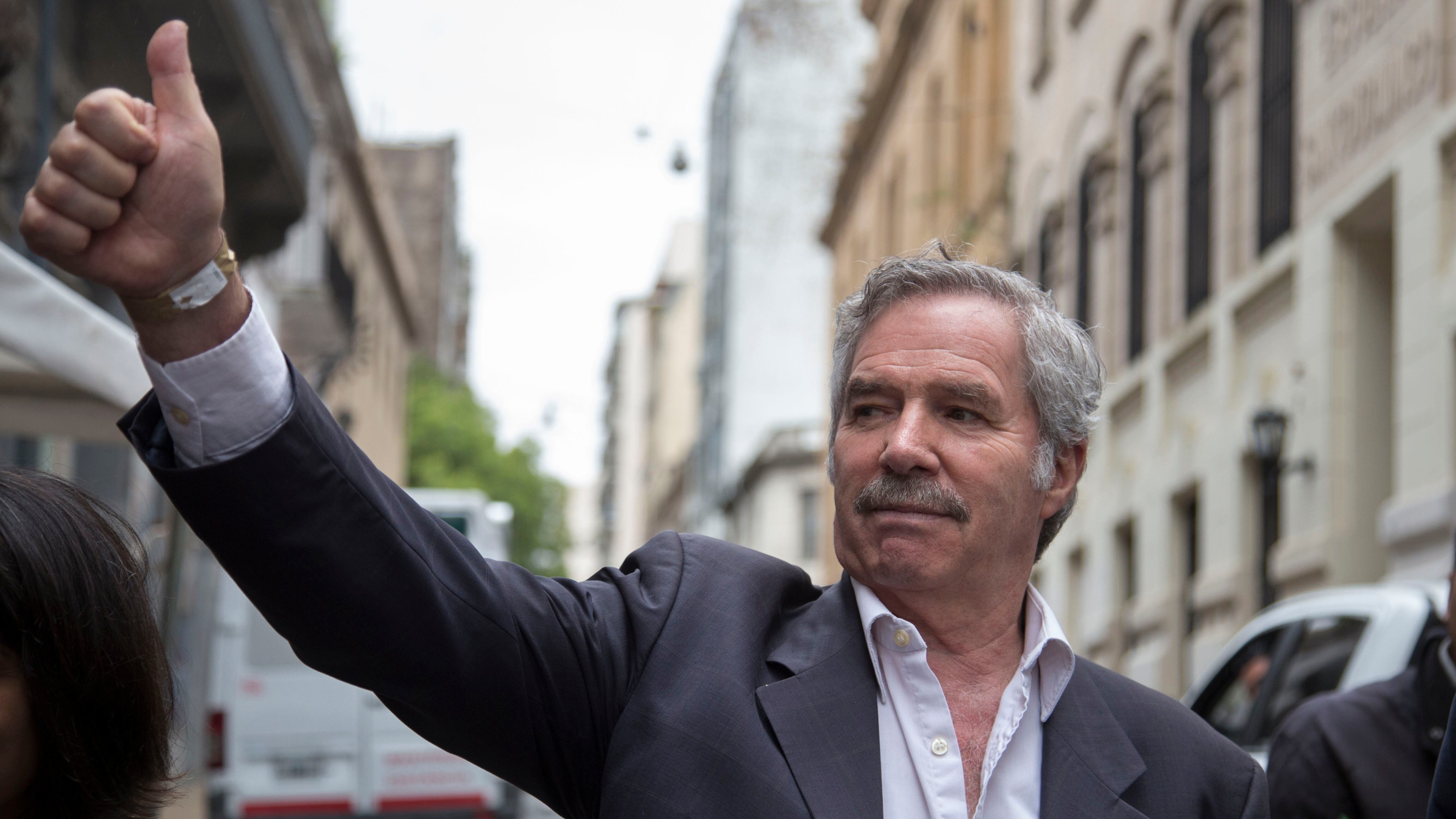 Felipe Solá elogió a Lavagna y cuestionó a Macri.