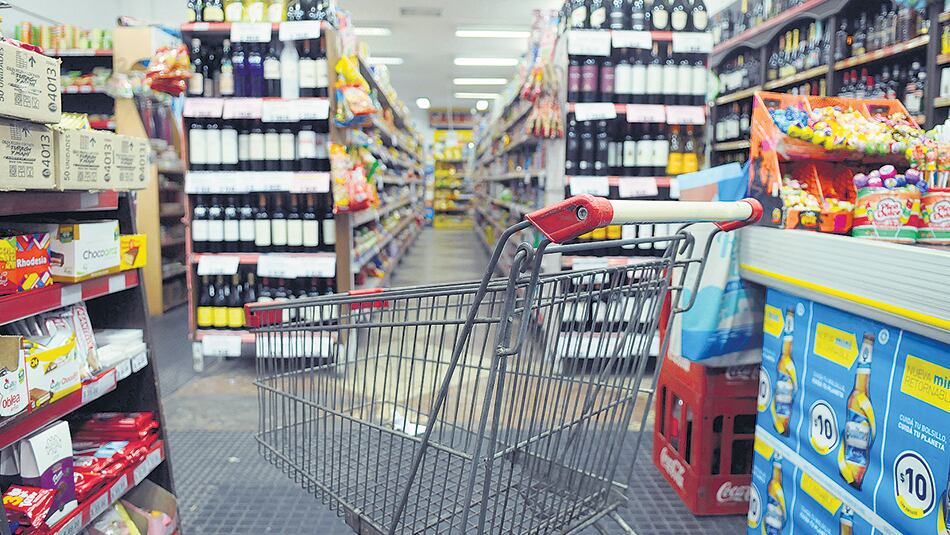 Productos básicos como arroz, fideos y hamburguesas tuvieron aumentos mayores al tres por ciento. Pollo y filet de merluza, más del 5 por ciento.