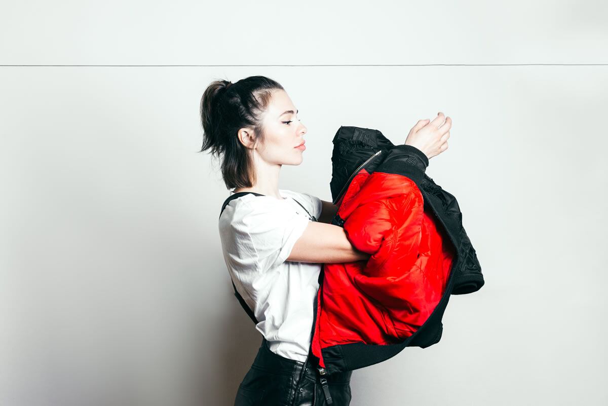 La dj rusa Nina Kraviz propagará música electrónica mañana a la tarde en una nueva PM Open Air, en Punta Carrasco.