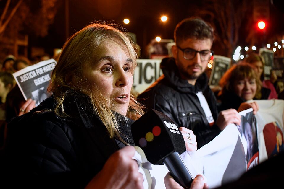 Marcela Ontivero, la madre de Marcos Guenchul, criticó la decisión judicial. 