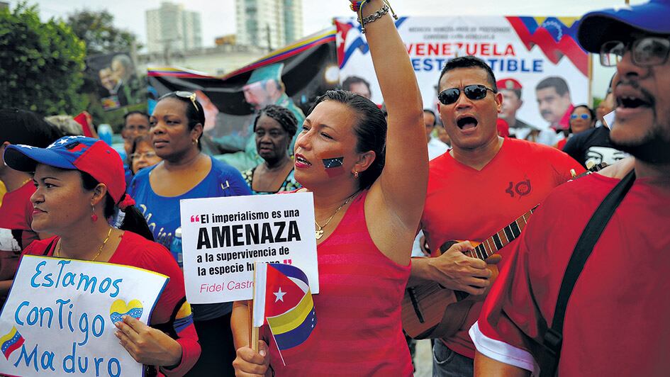 Manifestación de cubanos y venezolanos residentes en Cuba, a favor de Maduro en La Habana.