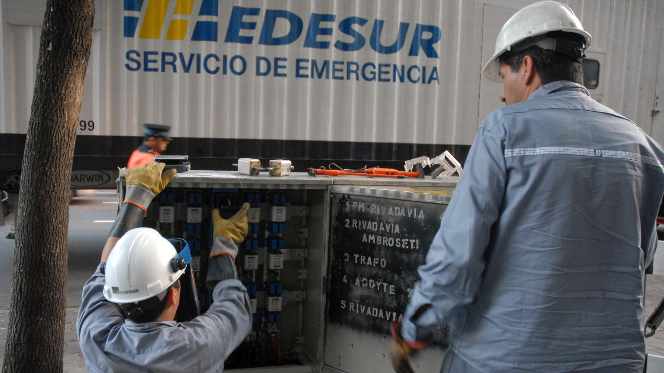 Luego de las elecciones volverán los aumentos de la luz. 