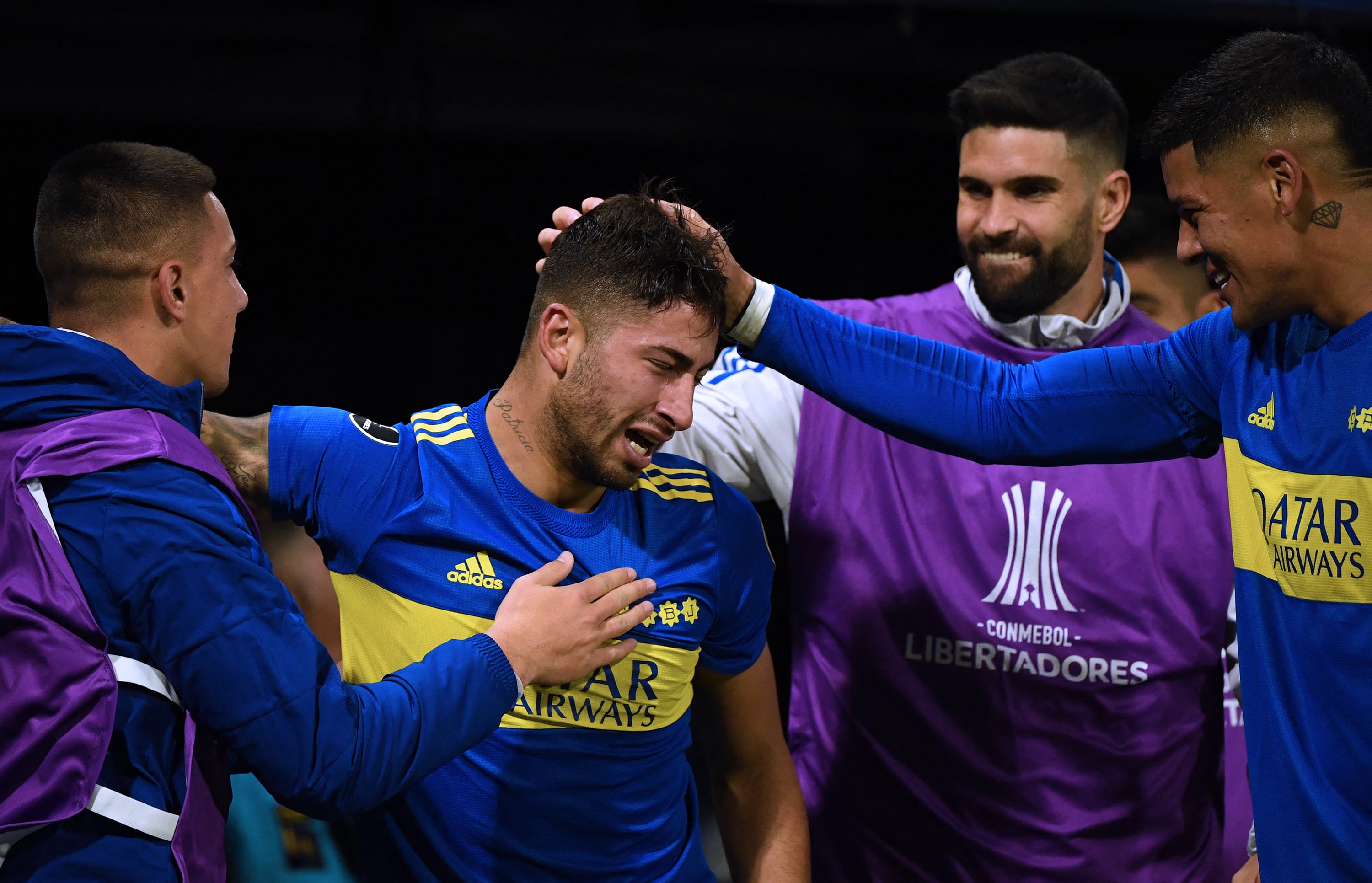 Varela festeja el 1-0, su primer gol en Boca y el de la clasificación.