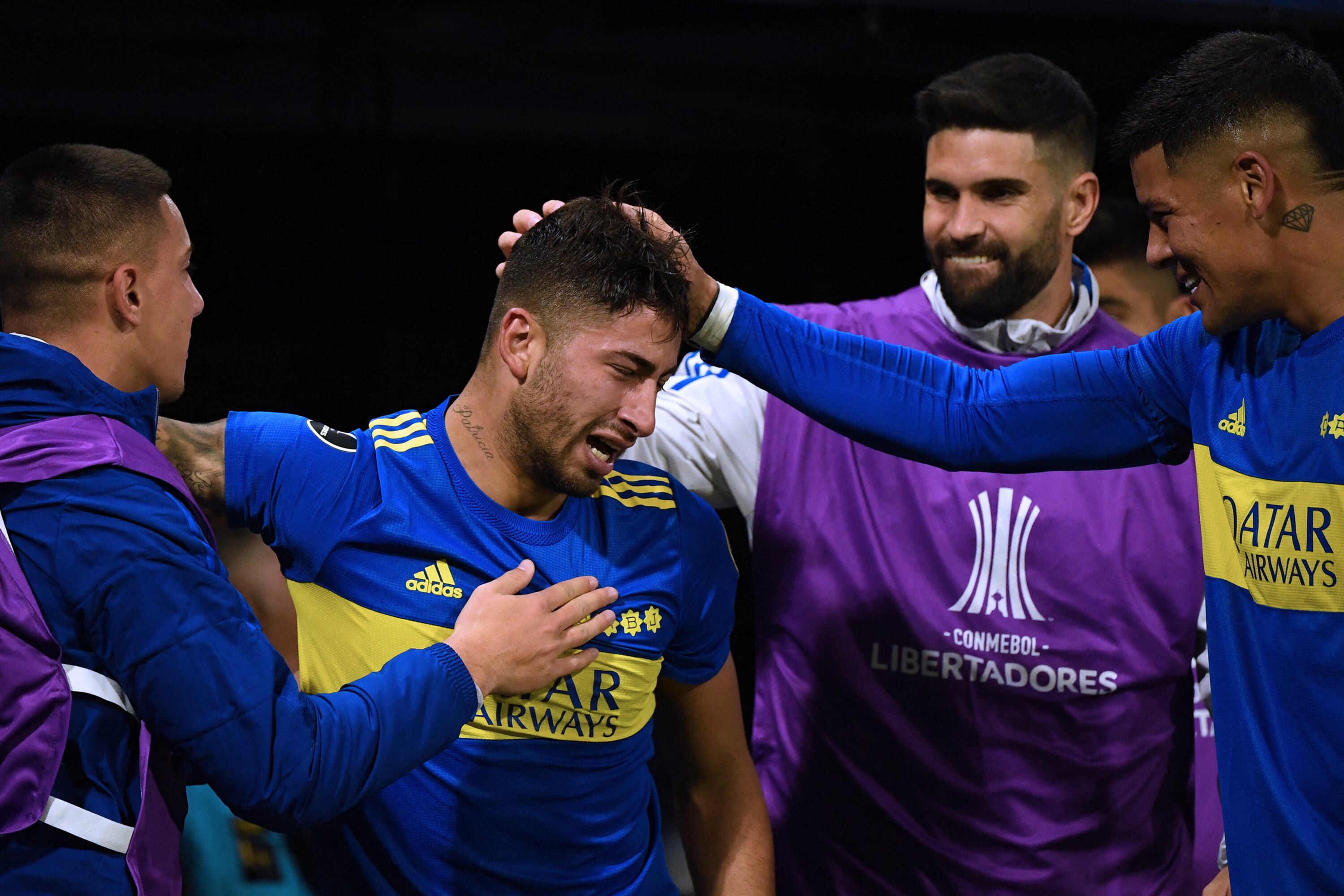 Varela festeja el 1-0, su primer gol en Boca y el de la clasificación.