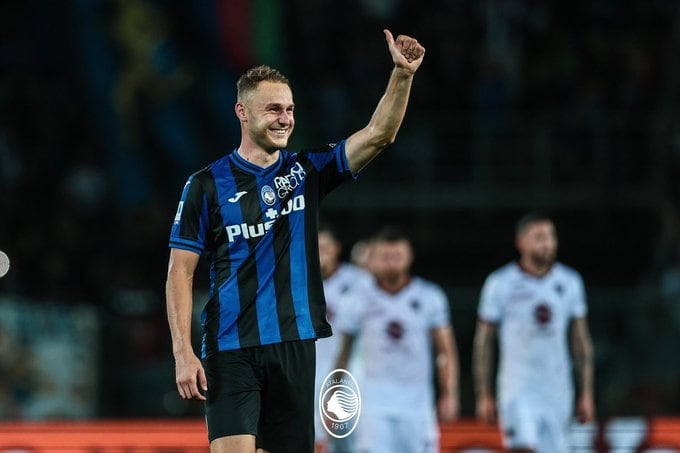 Koopmeiners marcó el hat trick que depositó al Atalanta en la cima