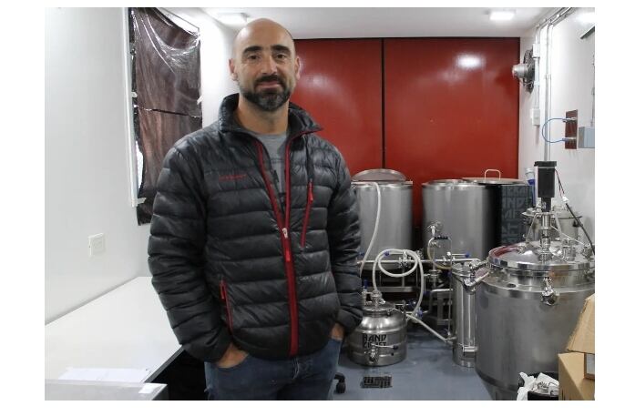 El investigador Diego Libkind, en el laboratorio
(Foto: Gentileza Prensa del Gobierno de Río Negro).