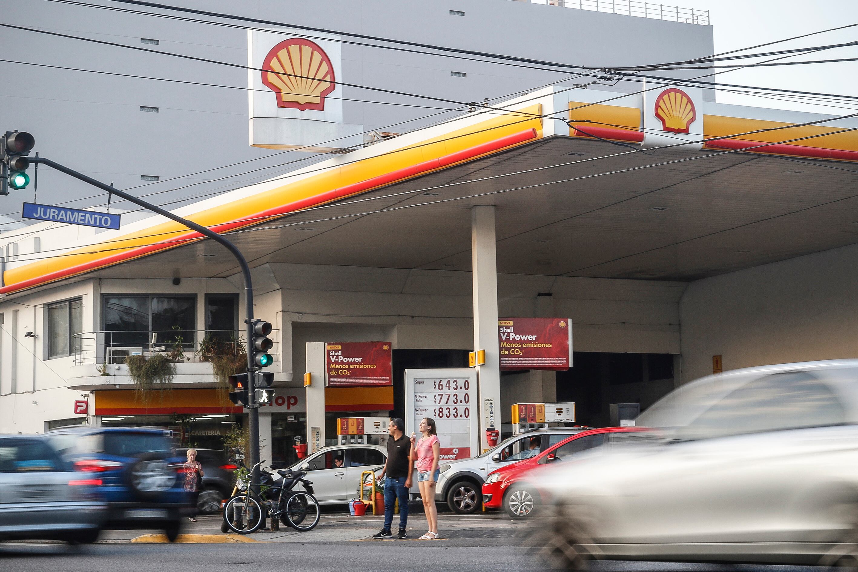 La petrolera Shell, la primera en marcar la línea de los aumentos