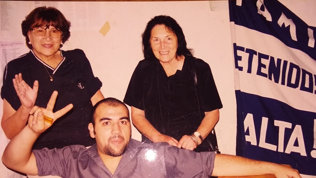 Sara Ricardone (primera de la izquierda) junto a Lucrecia Barquet y Fidel Puggioni. 