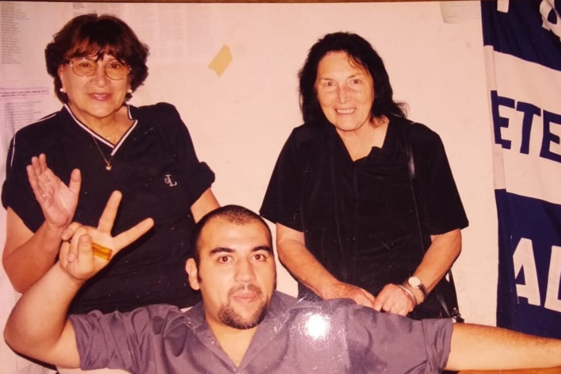 Sara Ricardone (primera de la izquierda) junto a Lucrecia Barquet y Fidel Puggioni.