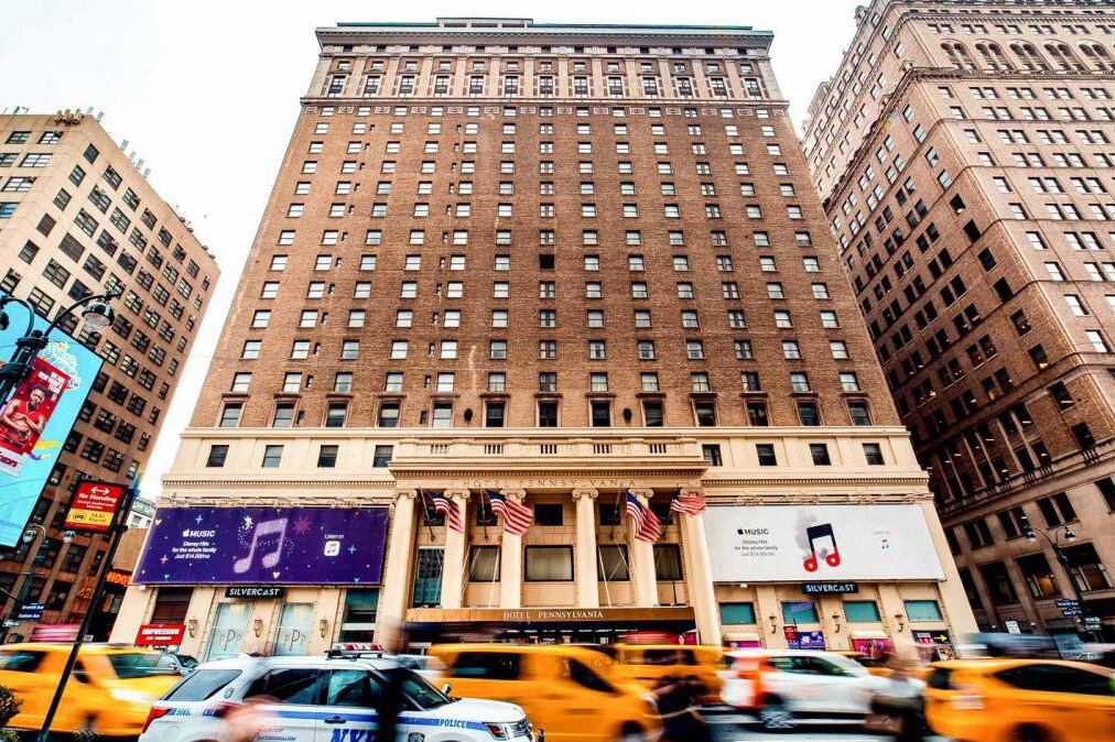 El Pennsylvania se ubica frente al Madison Square Garden.
