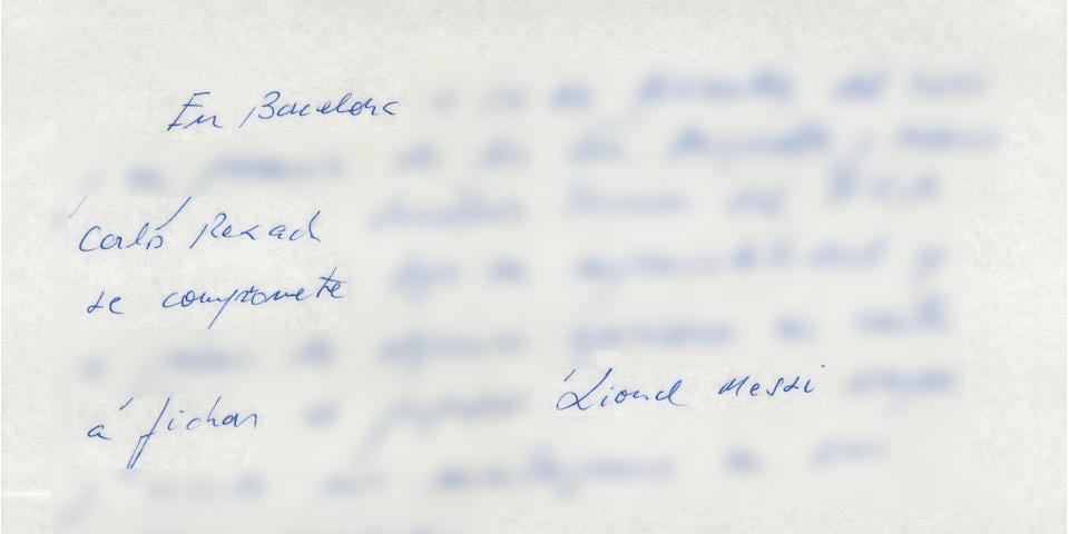 Subastan la servilleta en la que Messi firmó su primer contrato con Barcelona. Imagen: Bonhams 