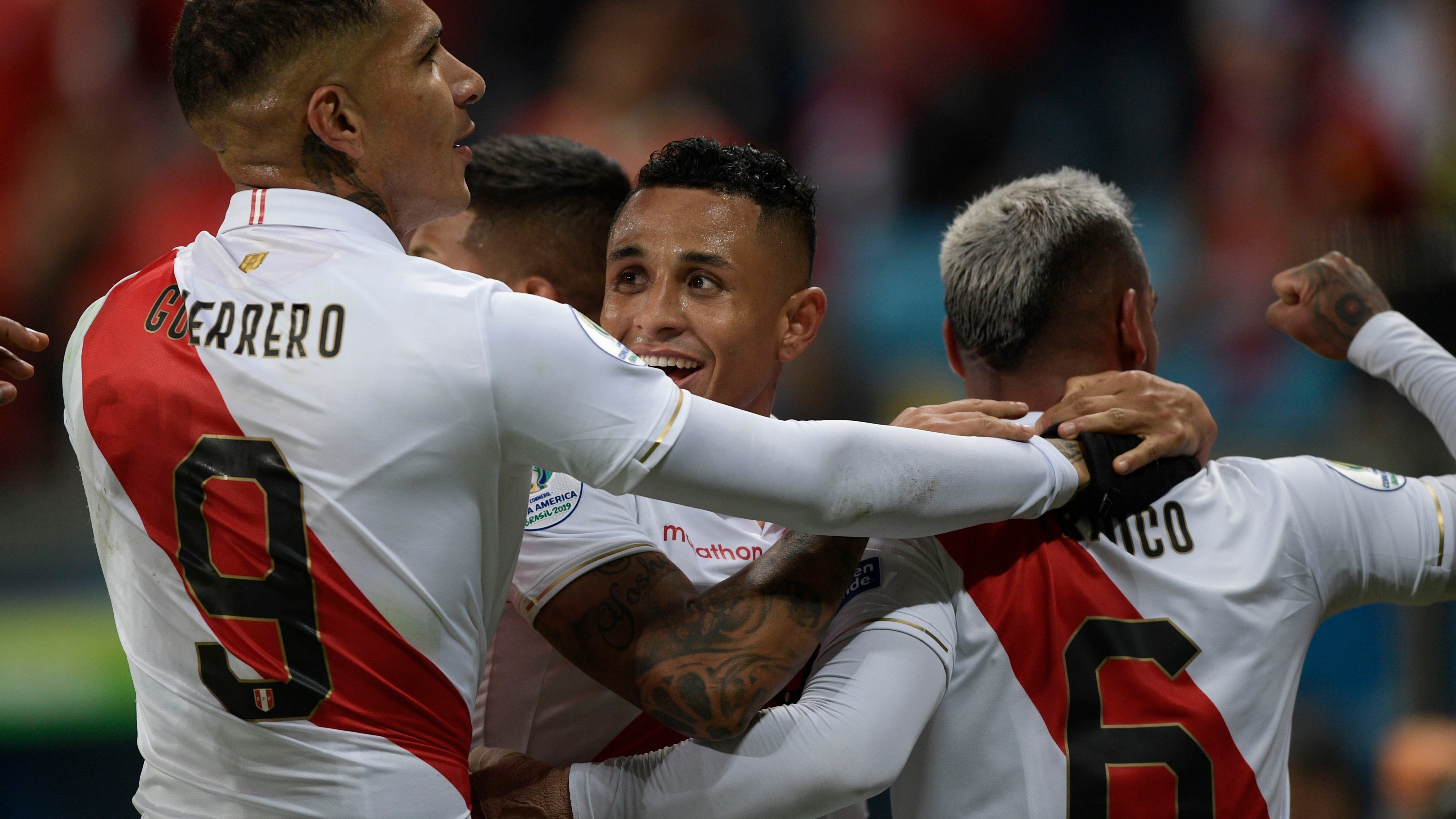 Perú celebra el primero gol de una gran noche.