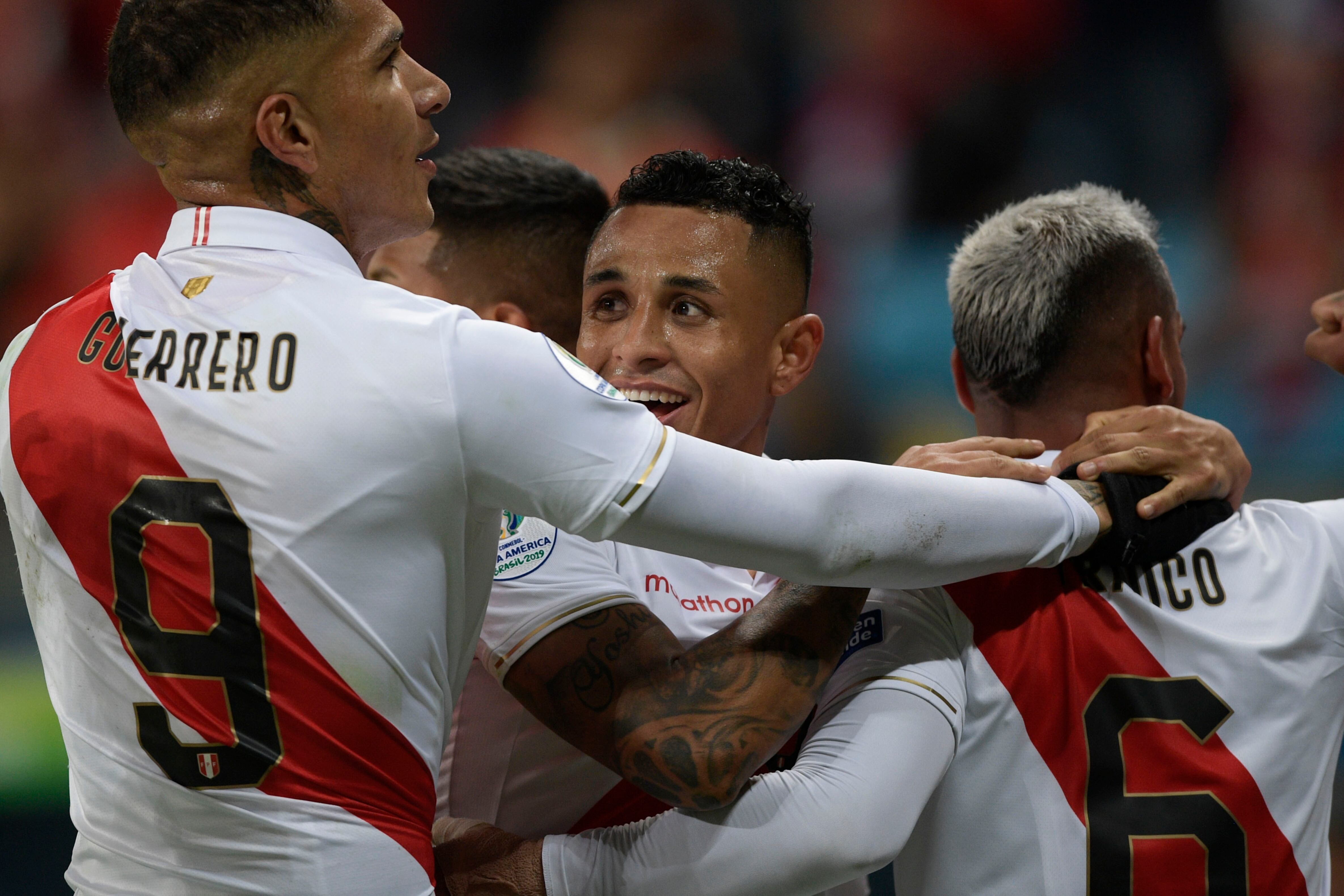 Perú celebra el primero gol de una gran noche.
