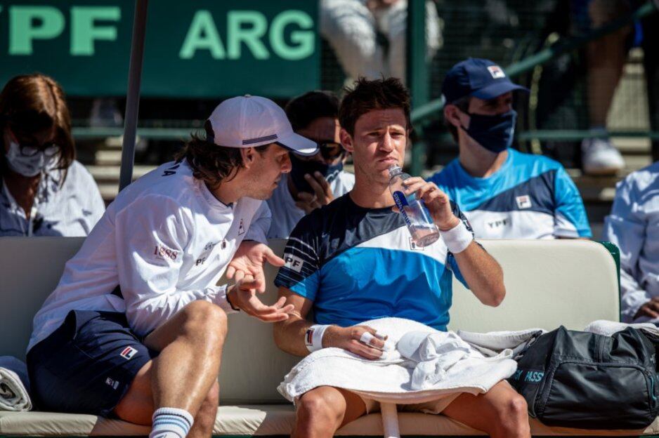 Gaudio y Schwartzman, durante un cambio de lado en el BALTC