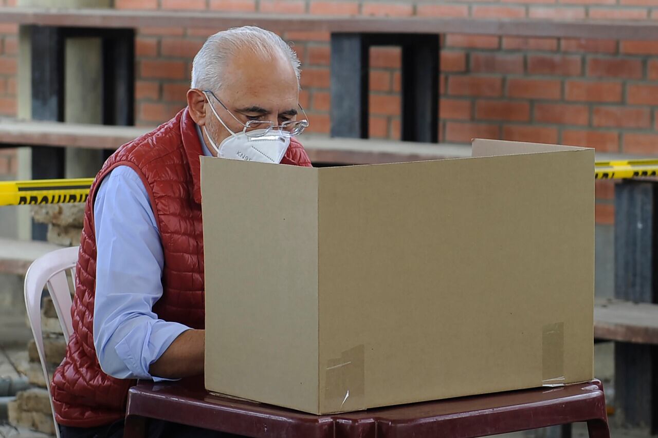 El candidato a presidente de Bolivia de la coalición de derecha, Carlos Mesa, reconoció su derrota.