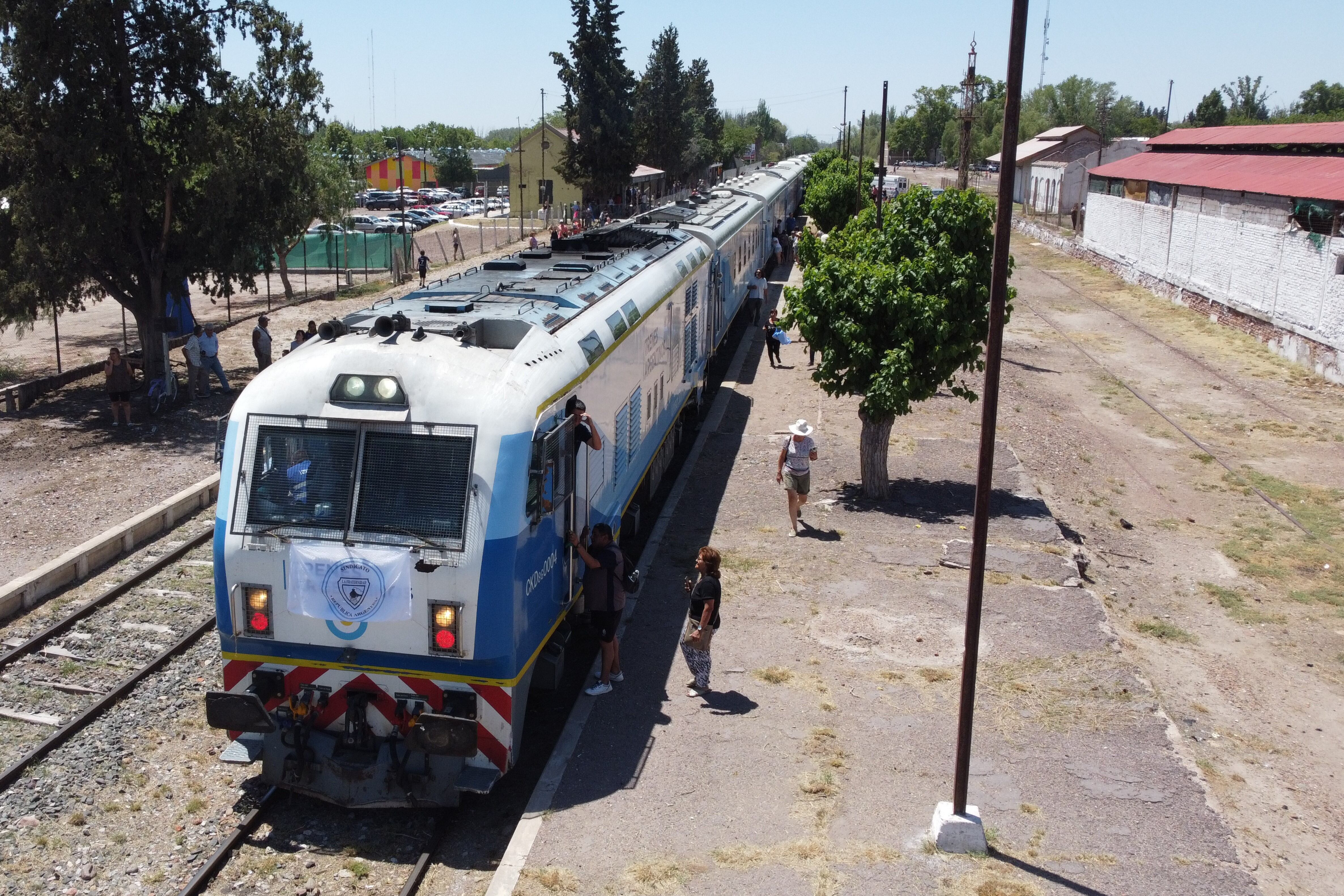 En diciembre se realizó la primera prueba para la puesta en marcha del servicio de trenes que une CABA con Mendoza. Imagen: Télam.