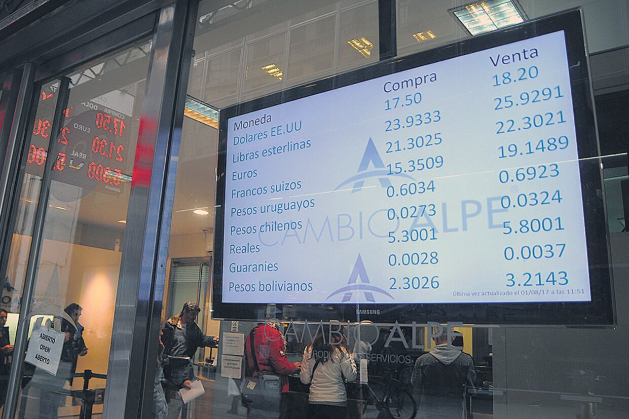 El dólar minorista subió siete centavos respecto de su cotización anterior. En el mayorista, la divisa retrocedió 2 centavos.