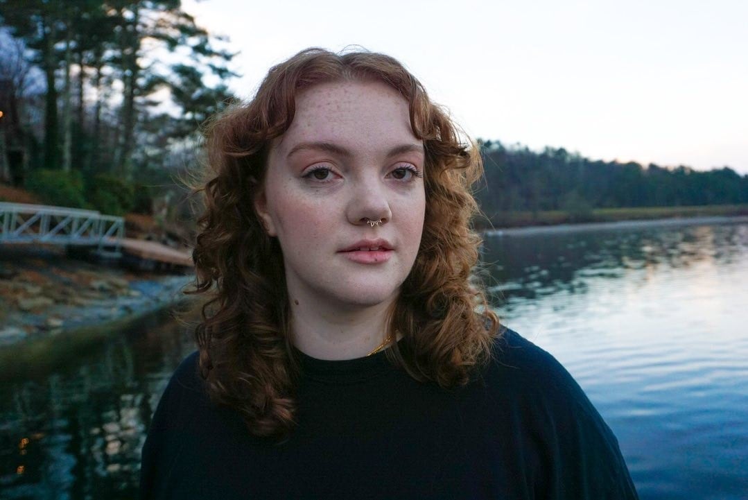 Shannon Purser, actriz de “Stranger Things”, se pronunció sobre la falta de diversidad corporal en Hollywood. Imagen: @shannonpurser.