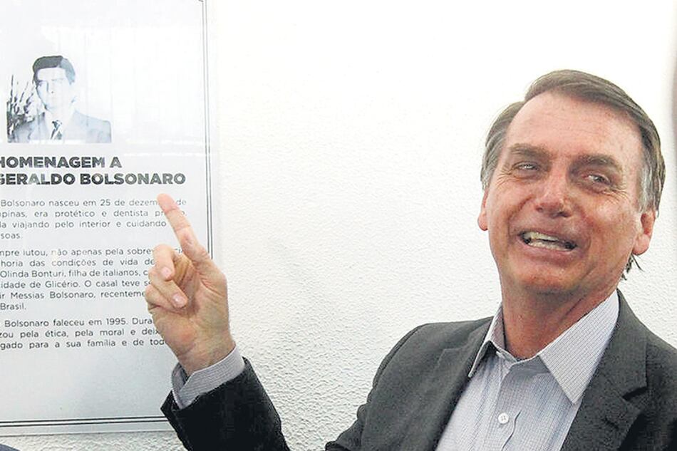 Jair Bolsonaro participó de la inauguración del colegio Percy Geraldo Bolsonaro, nombre de su padre.