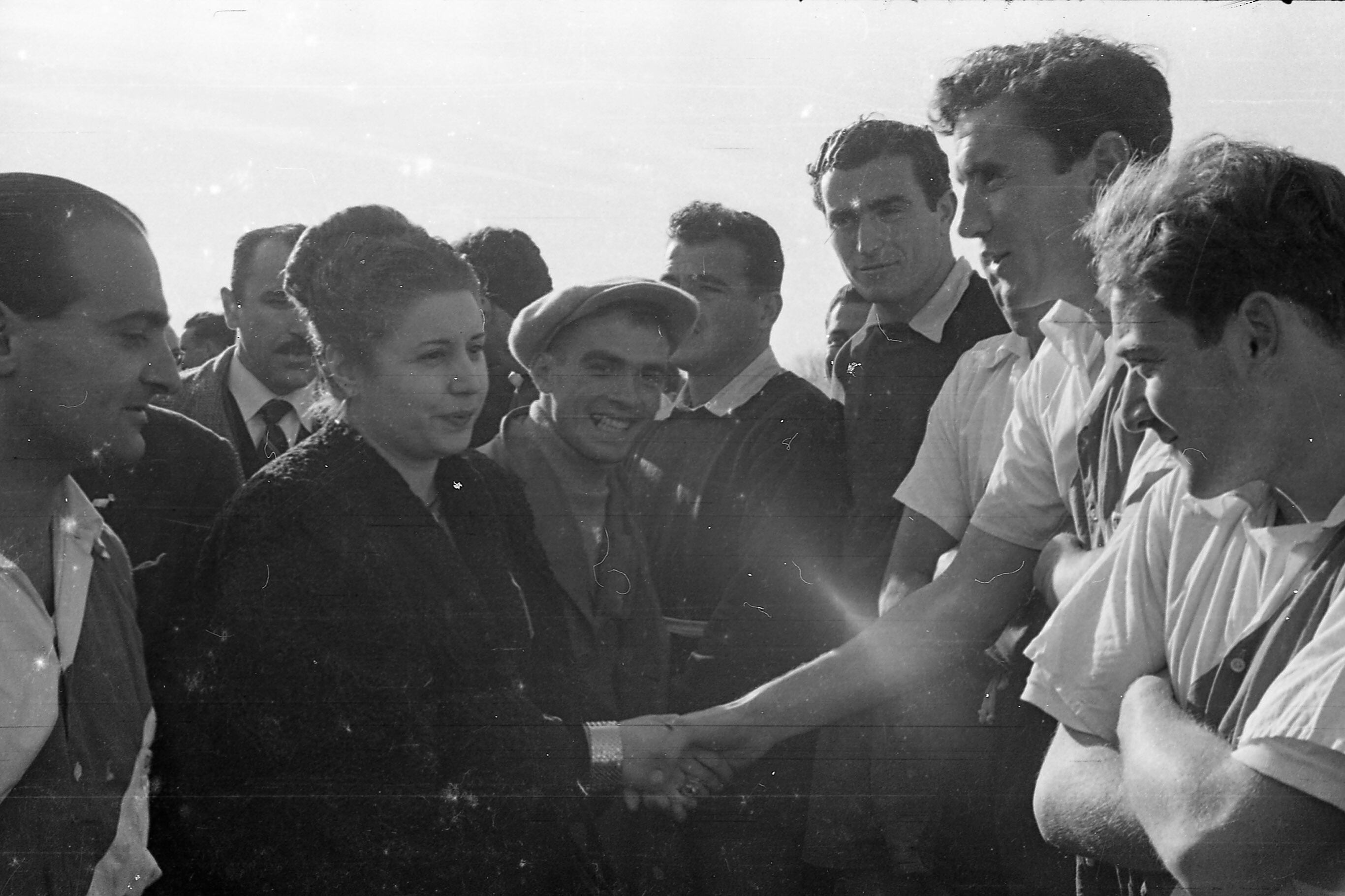 Inauguración cancha de Sarmiento, Elisa Duarte Arrieta (hermana de Eva Perón), Amadeo Carrizo y Pipo Rossi.