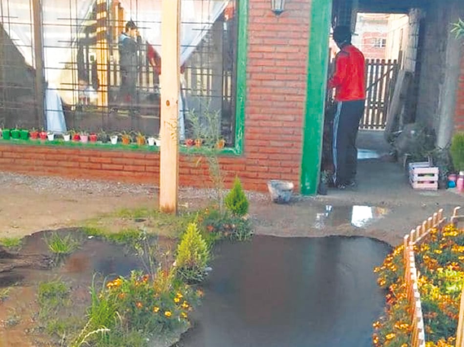 El petróleo brota en Comodoro Rivadavia, pero dentro de las casas.