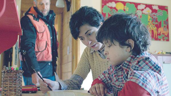 Joel, un chico de mirada triste y actitud silenciosa.