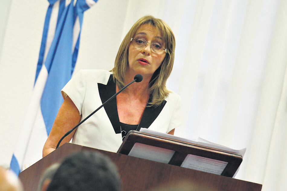Todo indica que Alejandra Gils Carbó no quiso sacar a Nisman del caso AMIA, al menos en diciembre.