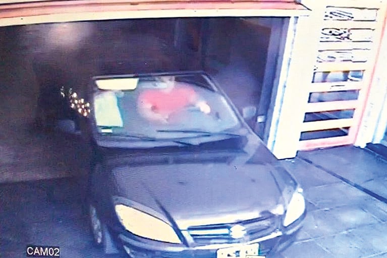 Las cámaras de seguridad registraron también cuando el acusado salía del edificio.