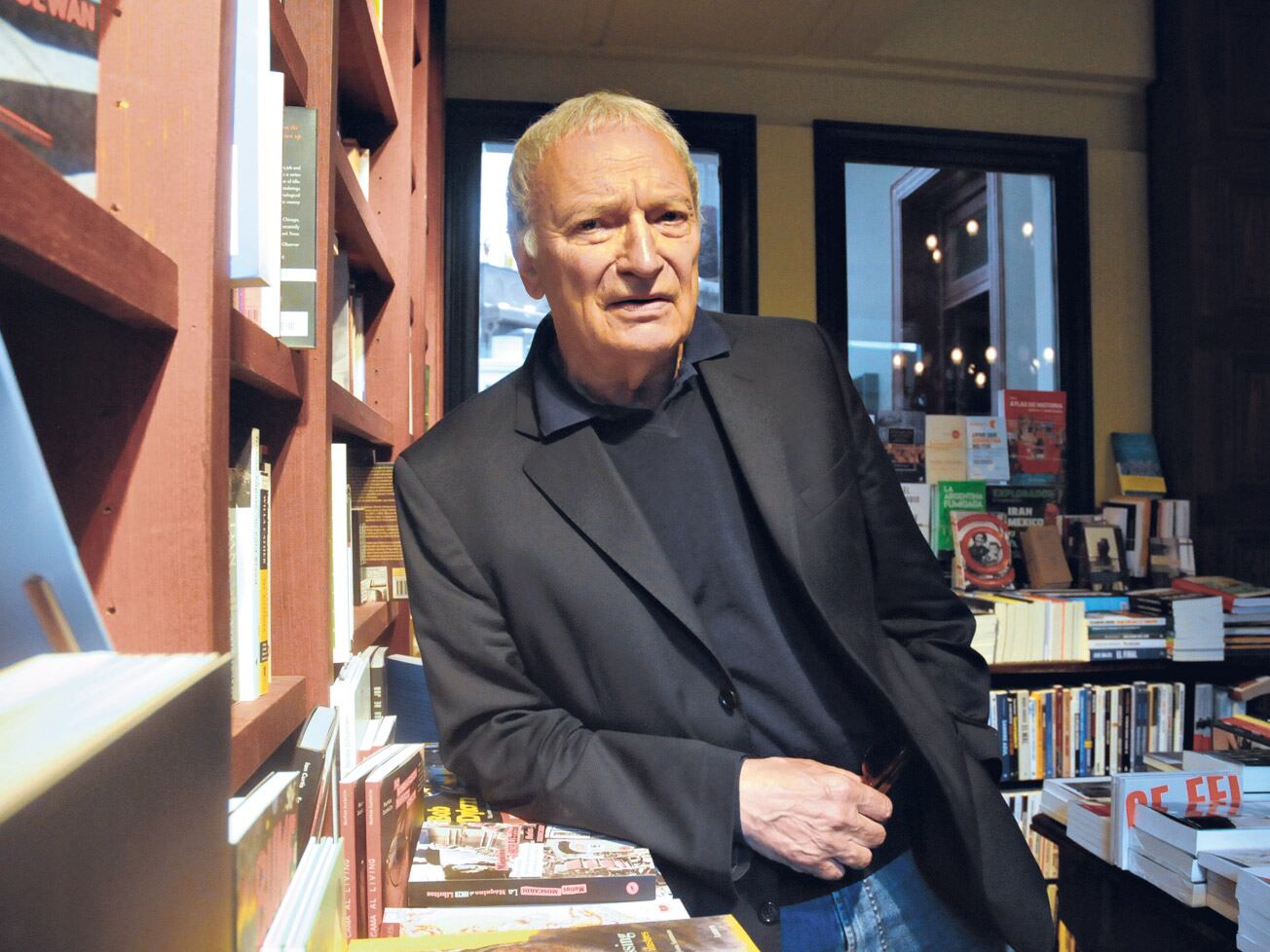 Timm solo pudo escribir Tras la sombra de mi hermano después de la muerte de su madre y su hermana mayor.