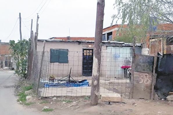 En esta casa, en Garibaldi al 3800, murió Ortiz por la puñalada que le asestó su novia.