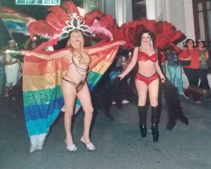 Pelusa Liendro y Rosario Sansone en plena marcha, en 2004
