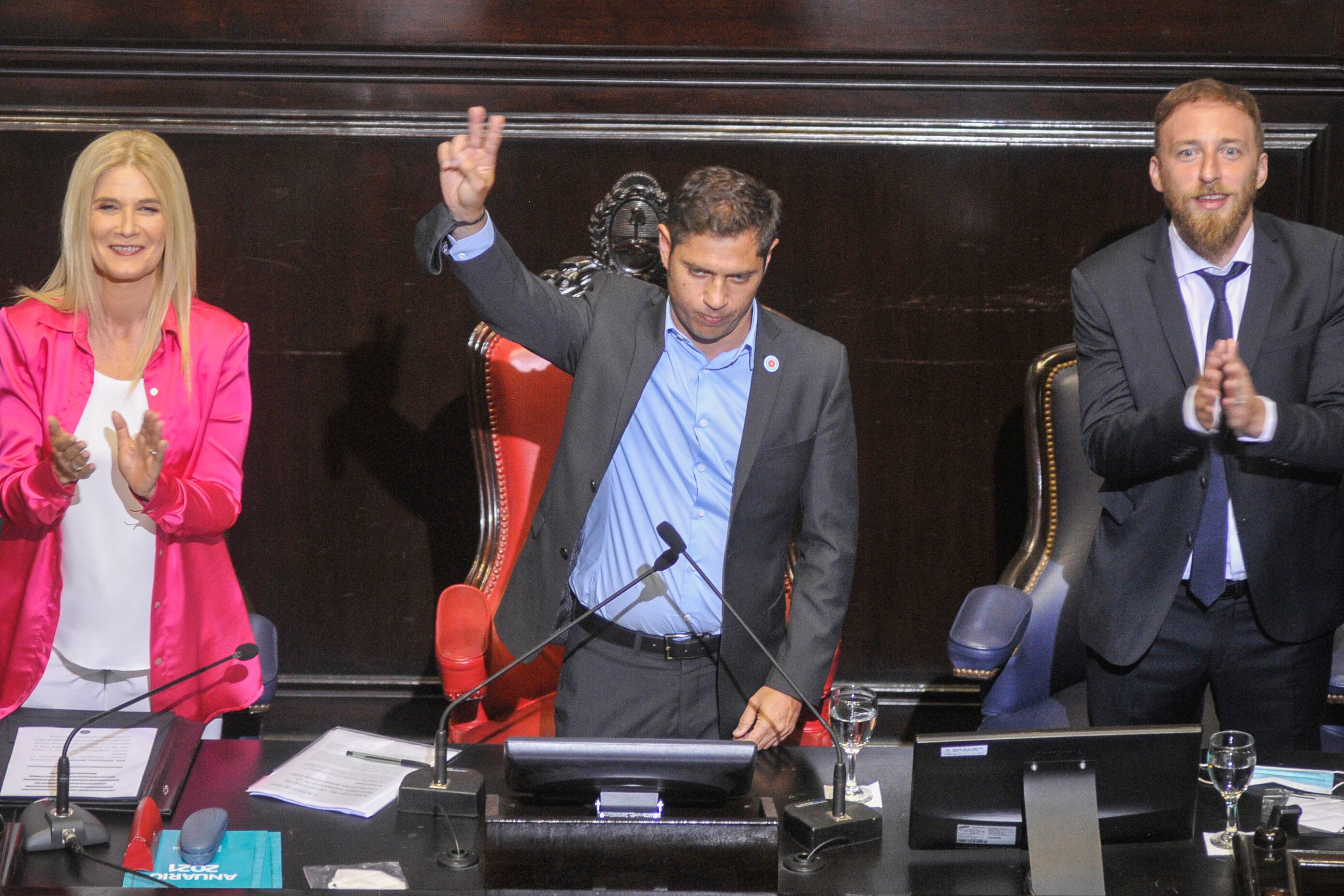 Verónica Magario, Axel Kicillof y Federico Otermín en la Legislatura bonaerense.