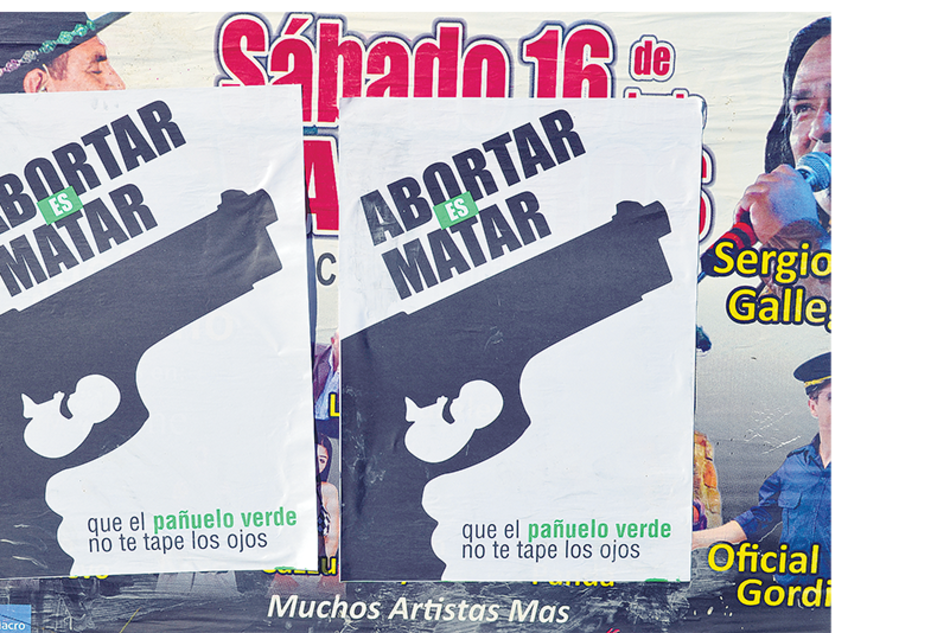 El afiche, en las paredes de Salta, un claro ejemplo del criterio arcaico que mueve a los diputados varones.