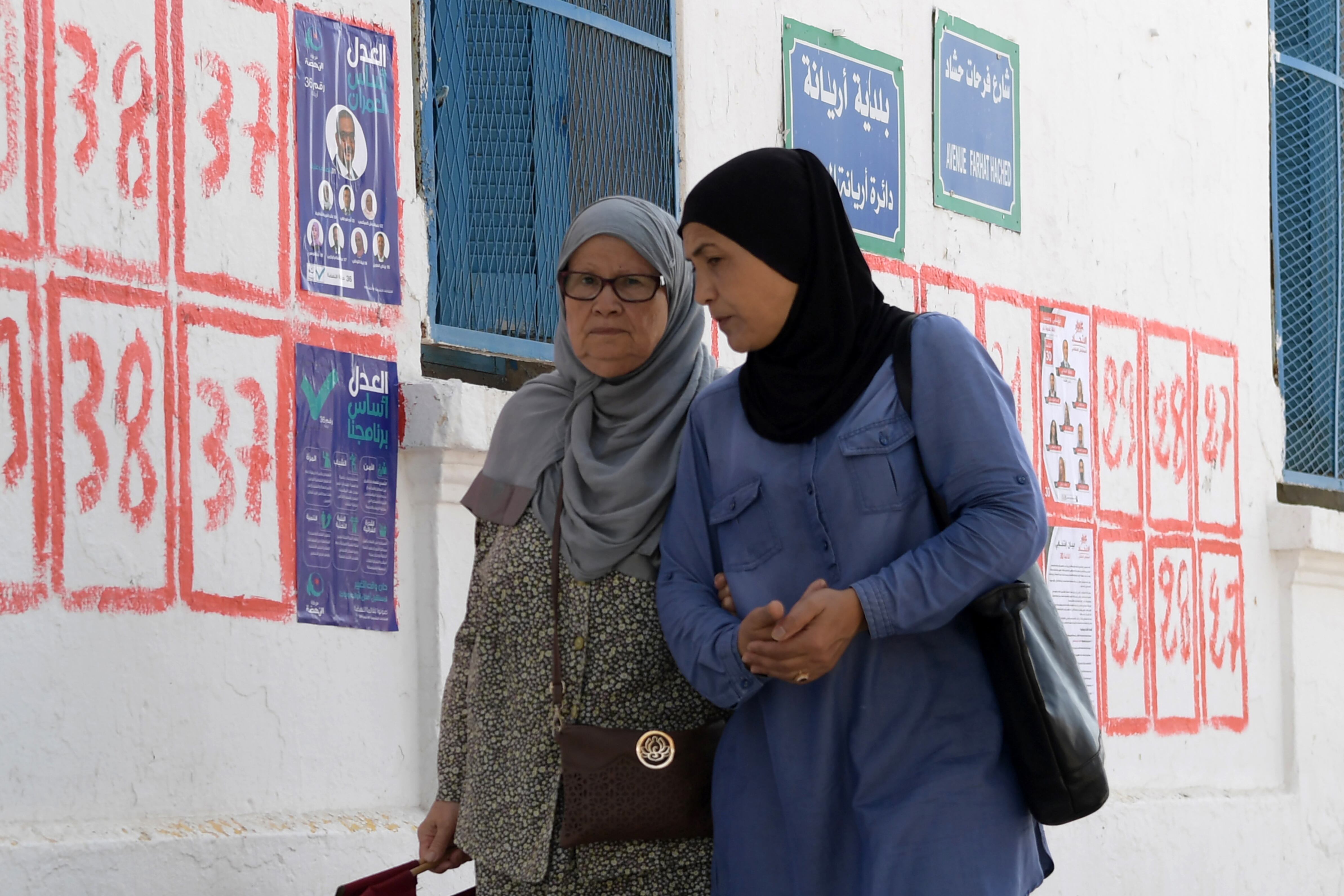Se presentaron 24 candidatos en una elección en la que se espera un final incierto y abierto.