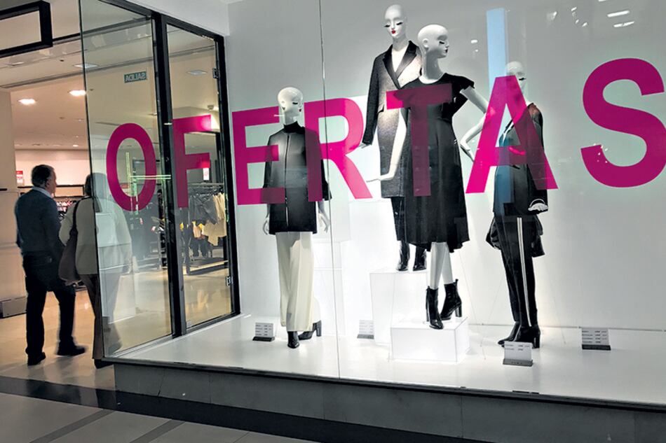 Sólo dos cadenas de locales de ropa abarcan 10 por ciento de importaciones. Marcas deportivas y supermercados, también con papel protagónico.