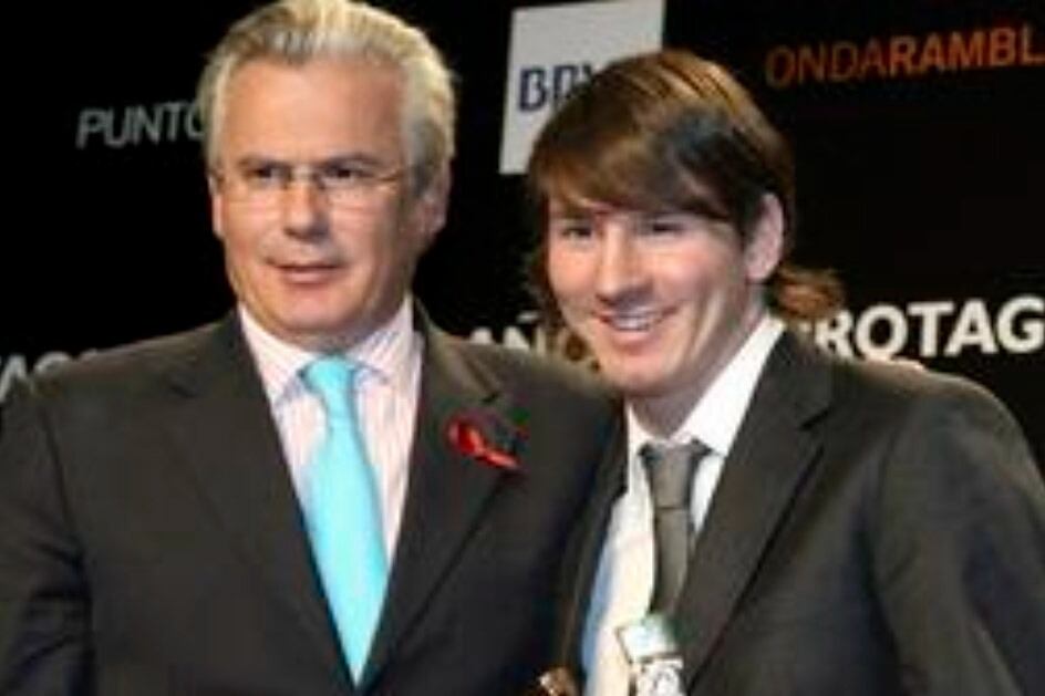 El juez Baltazar Garzón junto a Lionel Messi en 2005.