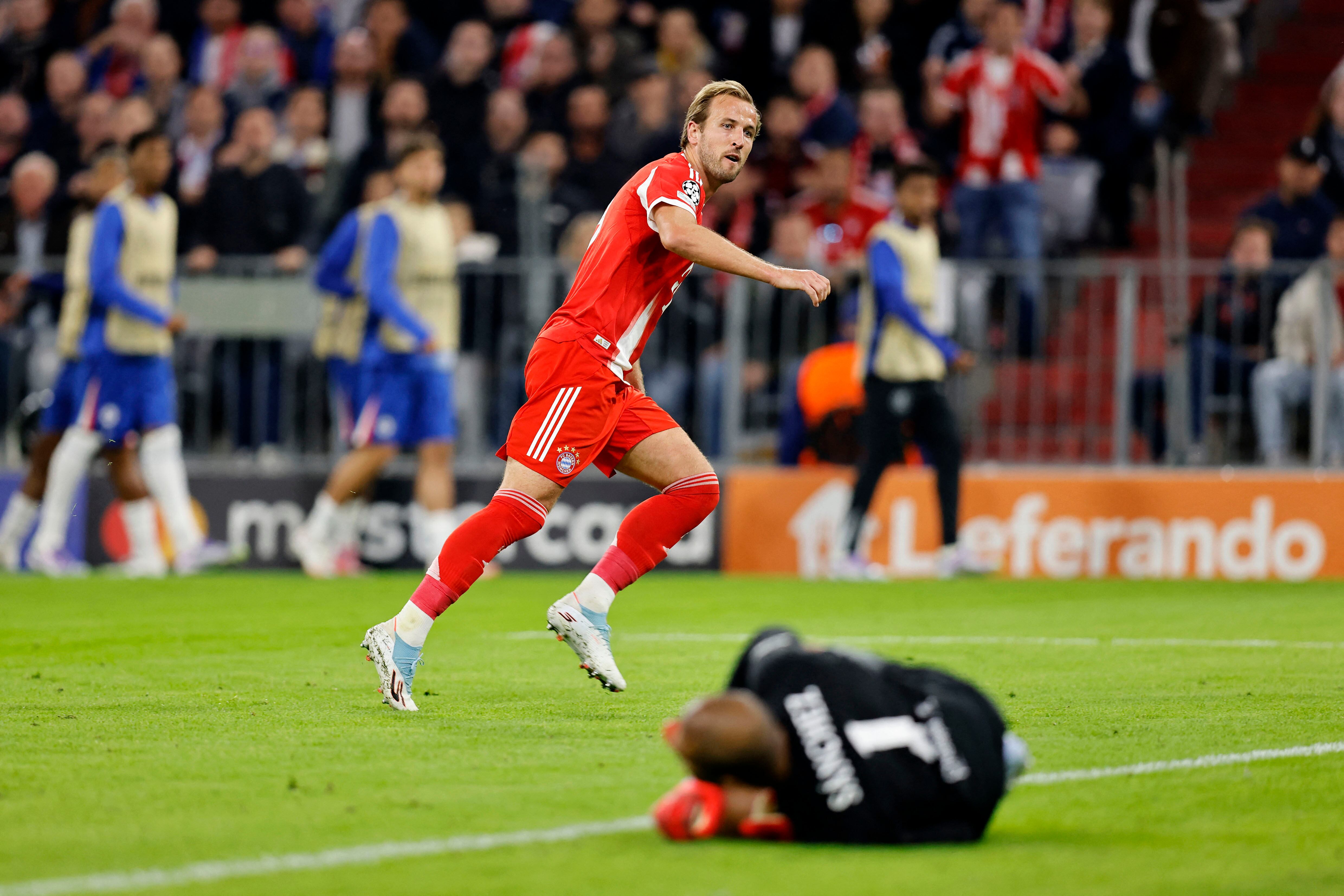 Harry Kane metió dos para el Bayern.